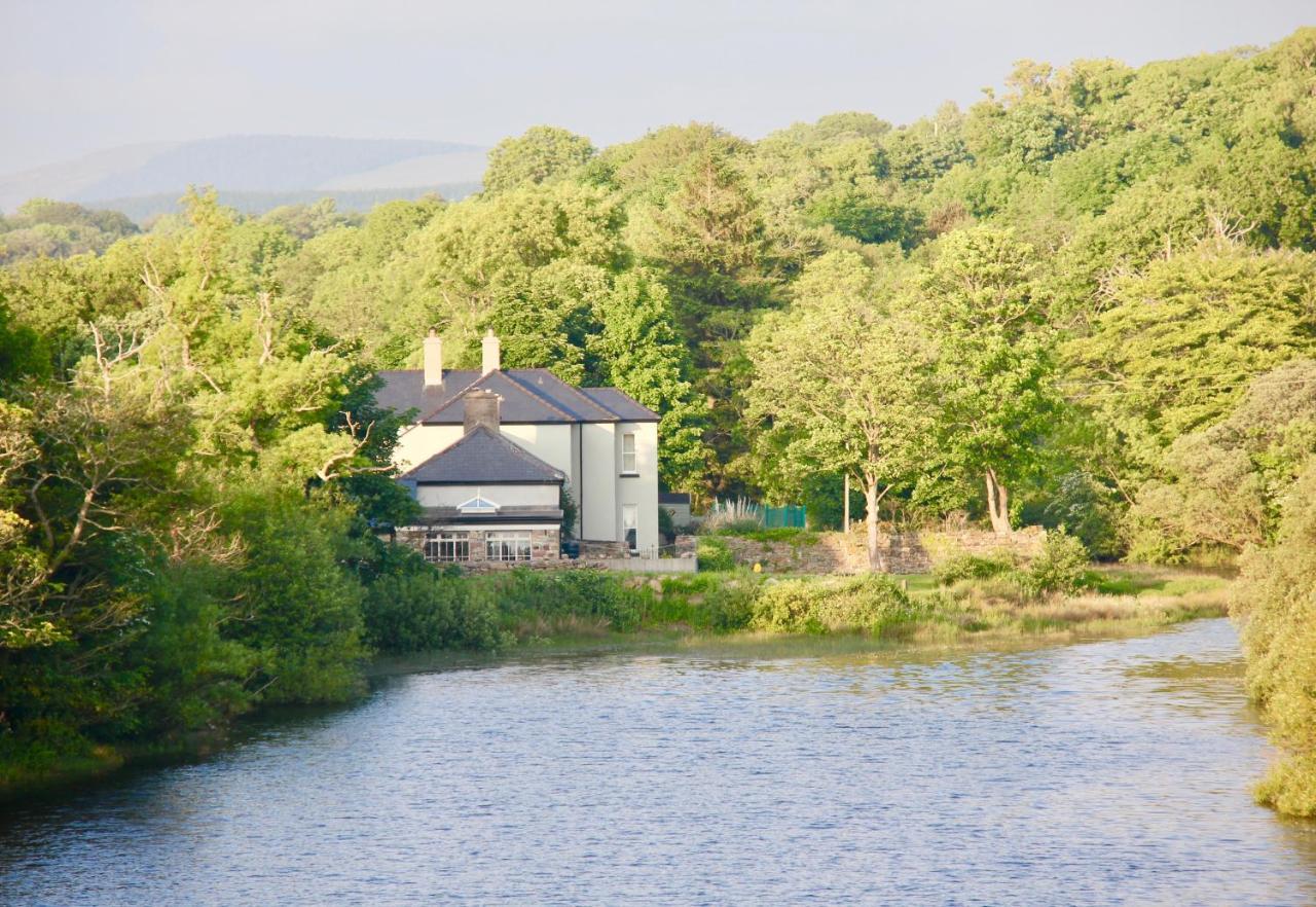 Riverside House Bed & Breakfast Newport  Exterior photo